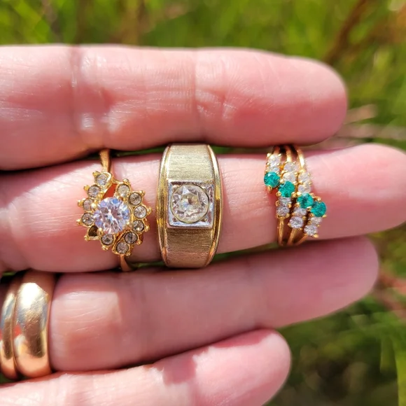 3 Costume Jewelry Rings & Faux Crystal Ring Holder Dish ~ Faux Diamonds! - Picture 2 of 16